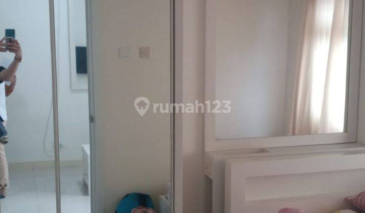 2 Room Unit Furnish Apartemen Green Pramuka Per Tahun  1