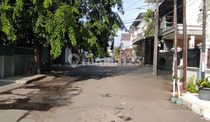 Sunter Agung house 262m2 facing south, comfortable, strategic, good location 2