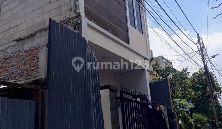 RUMAH  DI KAMPUNG IRIAN JAKARTA PUSAT LUAS 31m2 NYAMAN, STRATEGIS