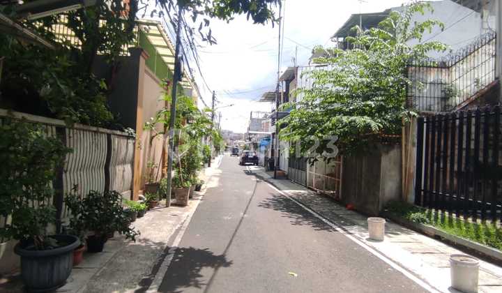 Rumah di Kartini 323M2 Hadap Timur, 2 Lantai,Strategis, Kode Ds 2