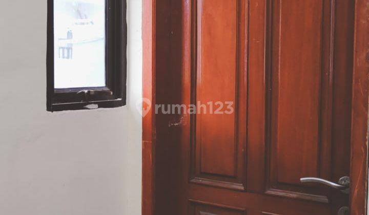 kamar tidur rumah di griya kenanga cipondoh