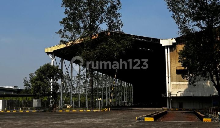 Pabrik/Gudang dan Kantor di Kawasan Industri MM21002xxxx M2, perlu Renovasi, Aman, Strategis