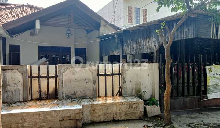 Rumah hitung tanah di jalan Adyaksa lebak Bulus JakSel