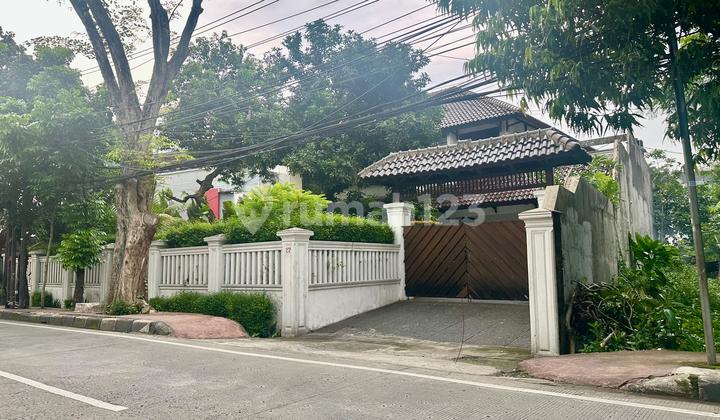 Di jual rumah SHM lokasi strategis di pejaten Jakarta Selatan