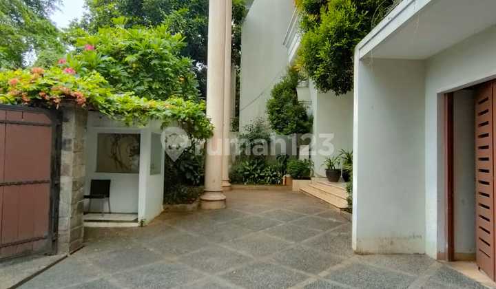 Rumah 3Lantai di sewakan bisa untuk kantor  Kemang JakartaSelatan