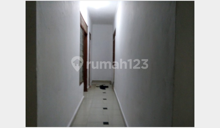 For rent, a 1-story house in a complex in Cileduk, Tangerang.