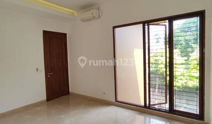 Jual Rumah Bagus 2,5 Lantai SHM Kemang Jakarta Selatan  2