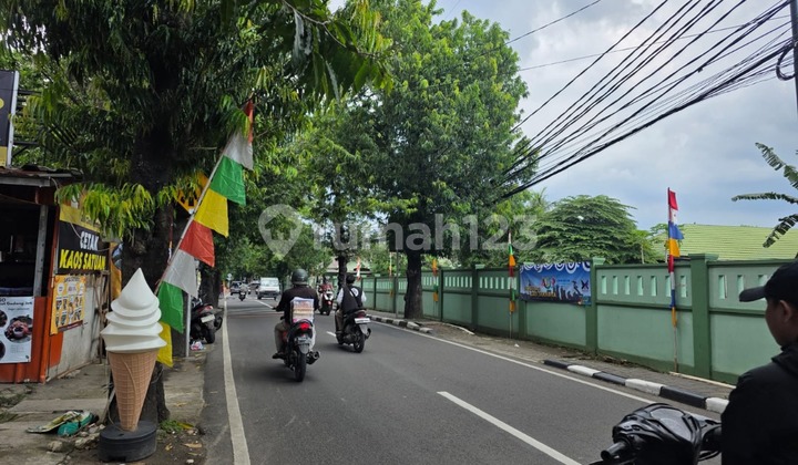 TANAH DAN BANGUNAN SIAP PAKAI DI PINGGIR JL. RAYA UTAMA PESANGGRAHAN JAKARTA SELATAN TANAH DAN BANGUNAN SIAP PAKAI DI PINGGIR JL. RAYA UTAMA PESANGGRAHAN JAKARTA SELATAN