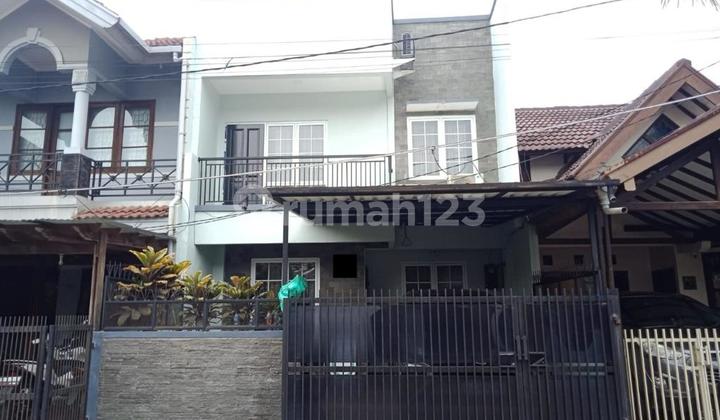 Rumah 2 lantai  di komplek yang bagus  siap huni SHM di Bintaro  1