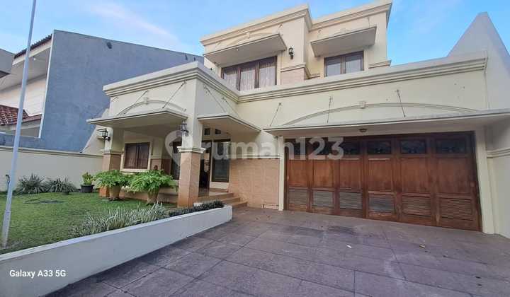 Rumah 2.5 Lantai  Dalam Komplek   Lokasi Sangat  Strategis Dan Asri