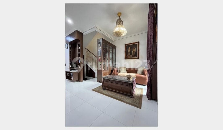 3-Story House Ready to Live In, Well-Maintained in South Jakarta Complex 2