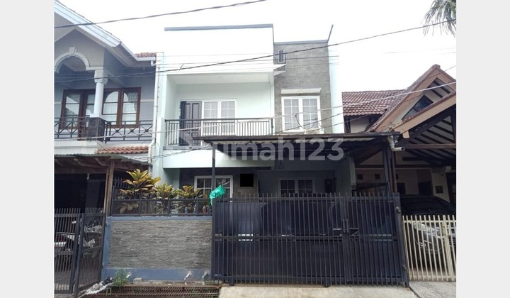 Ready-to-occupy 2-story house in a strategic cluster in Bintaro.