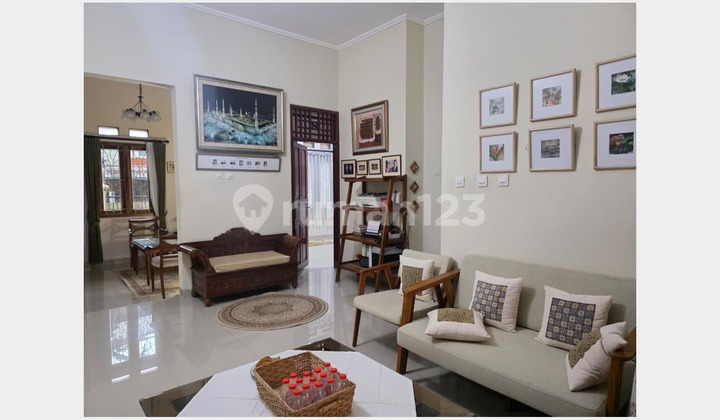 Nice & Well-Maintained House Ready to Occupy in a Complex in South Jakarta 2