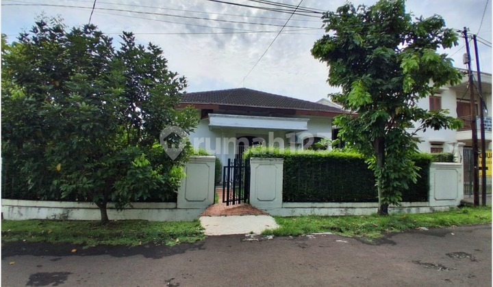 Rumah Posisi Hook, Akses Mudah Dalam Komplek Elite di Cinere