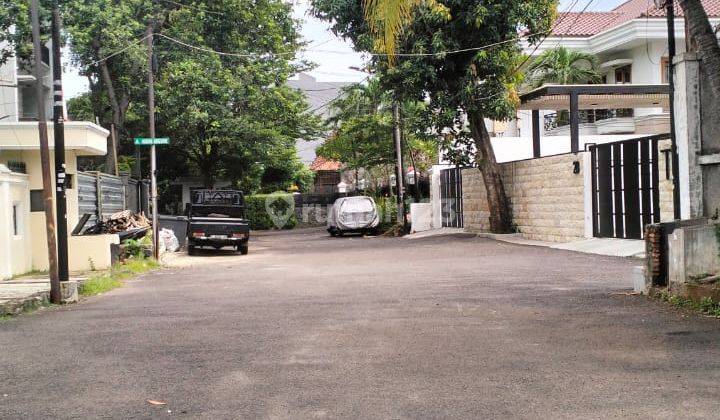 Rumah 2 Lantai Di Jakarta Selatan Dalam Komplek Dan Pool Pribadi. 2