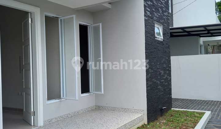 Rumah Baru 2 Lantai Yang Nyaman Dan Asri Dalam Komplek di Cinere 