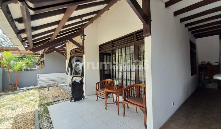 tampak depan dijual rumah nyaman dan asri