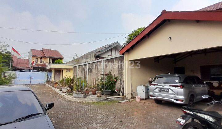 Dijual Rumah 2 Lantai Sudah Renovasi SHM Timur di Jalan Raya PLN 1