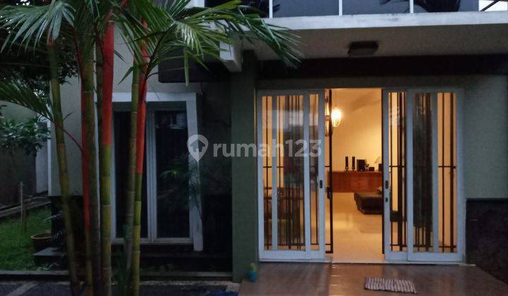 Rumah 1lantai luas banget tanah 500m2 ada gazebo dibelakang dan kolam ikan didalam 1