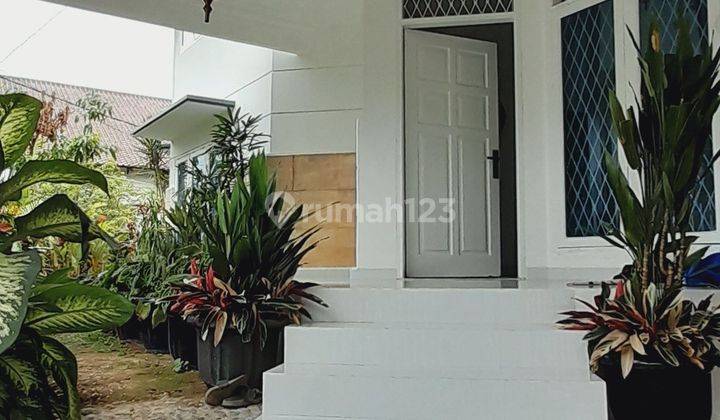 Rumah 2 Lantai SHM Sudah Renovasi Selatan di perumahan Cinere 1