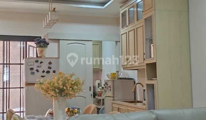 Rumah 2 lantai siap huni full furnished Shm jl Harsono Jaksel 2