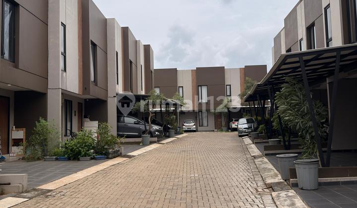 Dijual Cepat Rumah Bagus 2Lt SHM Semifurnished di Cluster Pamulang