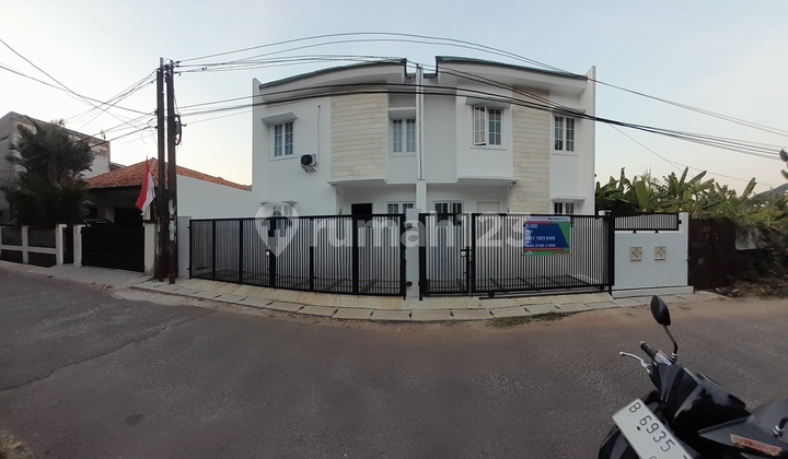 Dijual Rumah Bagus Siap Huni 2Lantai SHM Lokasi Cirendeu Tangsel 2