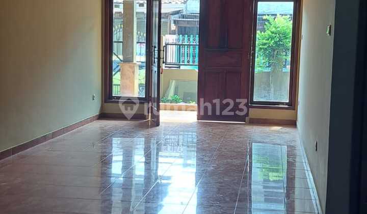 Disewakan Rumah Bagus 2Lantai Dalam Komplek di Cinere Depok