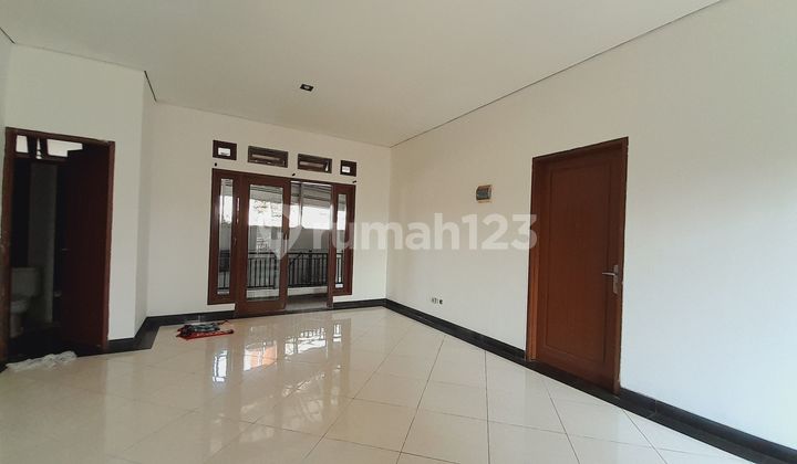 Kontrakan Rumah 2 Lantai Bagus SHM Utara Cinere Depok