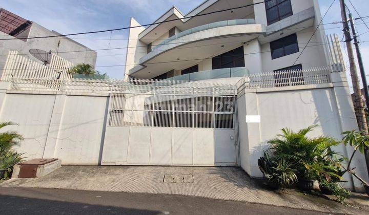 Dijual Rumah Jatinegara Luas, Bagus Kosongan 3,5 Lantai  1