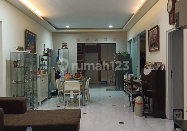 Rumah Hunian 5 Kamar Tidur di Pejaten, Jakarta Selatan