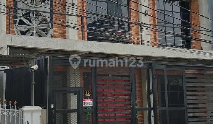Dijual Rumah 3 Tingkat di Setiabudi, Cocok untuk Hunian, Kantor, Tempat Usaha