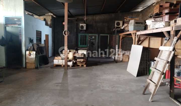 Rumah 2 Lantai Di Kawasan Pemukiman Jakarta Barat