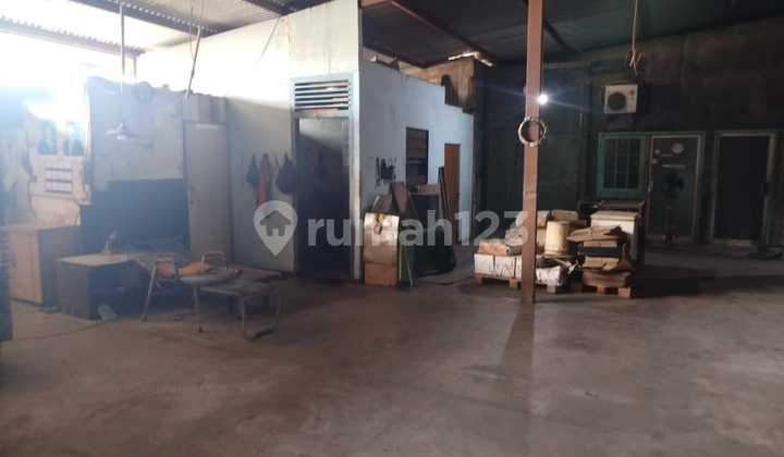 Rumah 2 Lantai Di Kawasan Pemukiman Jakarta Barat 2