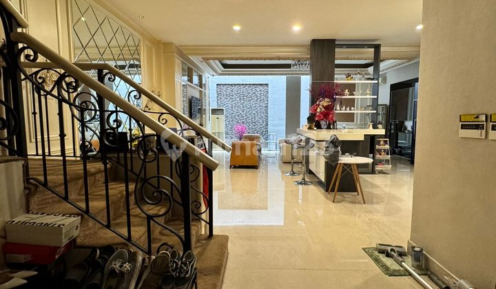 Dijual Rumah Pik Crown Golf Boulevard View Danau Siap Huni Dijual Rumah Pik Crown Golf Boulevard View Danau Siap Huni