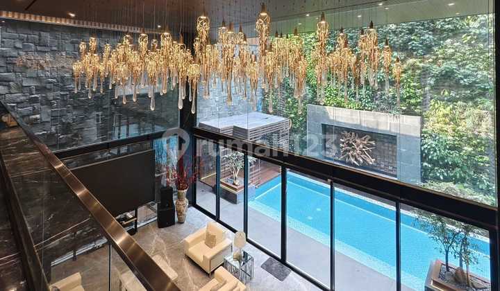 Dijual Rumah Mewah Trimaran Pik1 dengan Desain Tropical Moderen