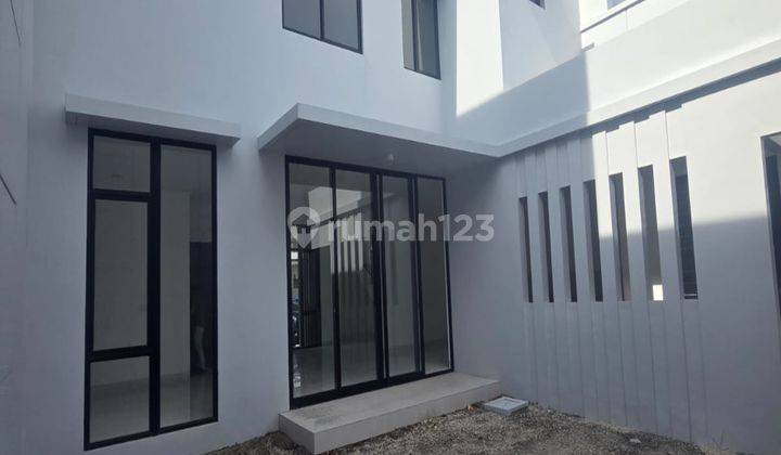 Disewakan Rumah Permata Hijau Residence Pik2 2