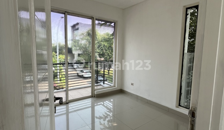 Dijual Rumah Golf Lake Residence Posisi Bagus Hoek 