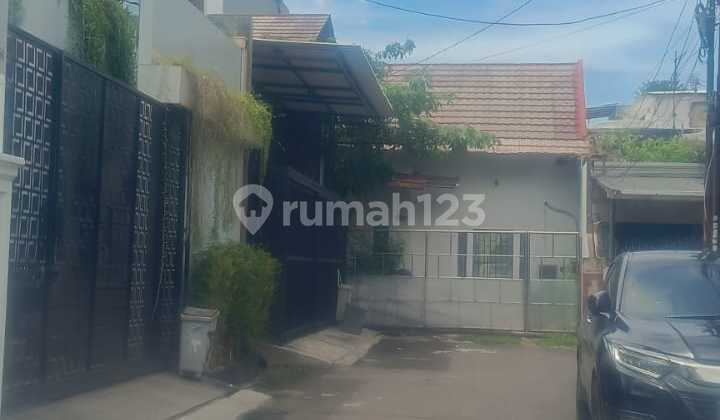 Jual rumah tua hitung tanah saja di Puri Indah - Jakarta Barat Jual rumah tua hitung tanah saja di Puri Indah - Jakarta Barat