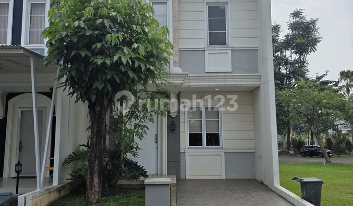 2-Story House in the lush area of Vanya Park, BSD City.