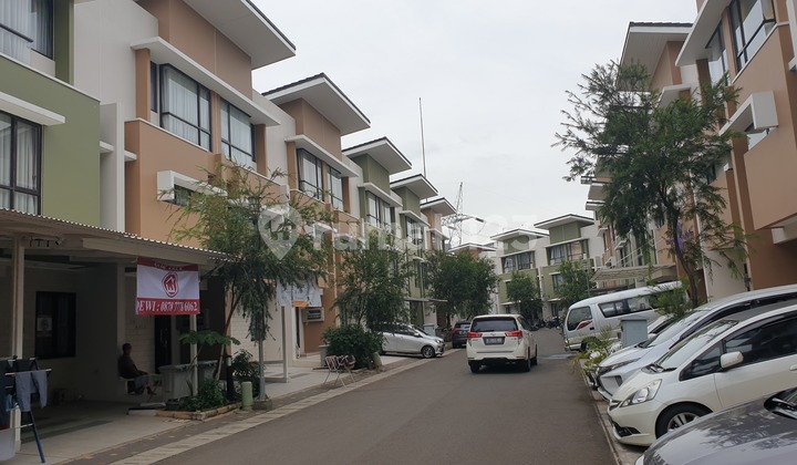 10-Room Boarding House in the Scientia Gading Serpong Area