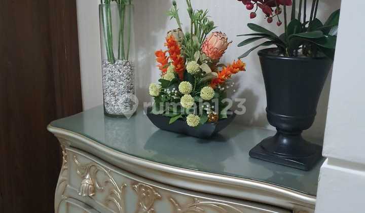 Apartment 4 Bedroom di Saint Morist Puri Indah 2