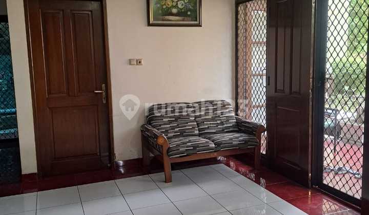 Spacious and green corner house in Alam Sutera. 2