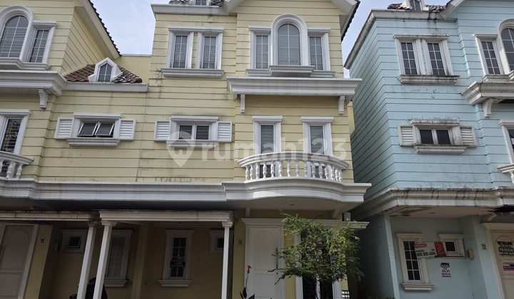 3-Story House in the Heart of Gading Serpong