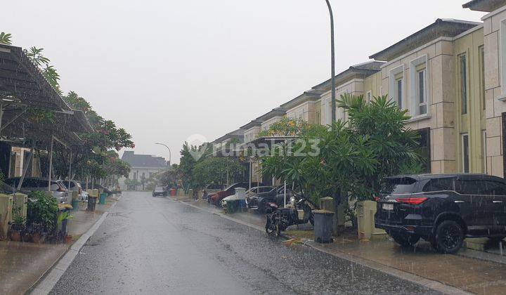 Rumah Dengan Kamar Tidur 4+1 di Cluster Lokasi Strategis di Alam Sutera 1