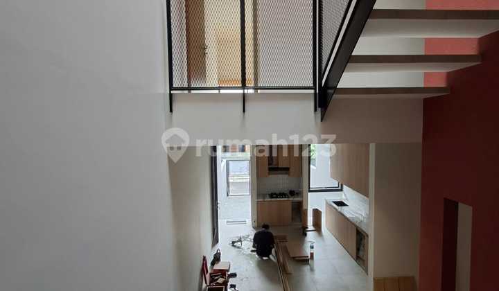 Rumah Modern Model Townhouse 3 Lantai di Taman Alfa Indah 2