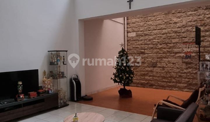 Dijual Rumah Rapi Siap Huni Mega Kebon Jeruk Jakarta Barat