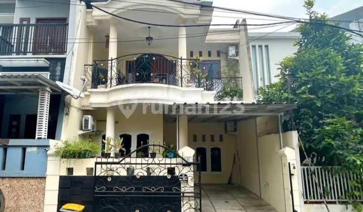 Dijual Rumah Cantik Besar di Srengseng Kembangan