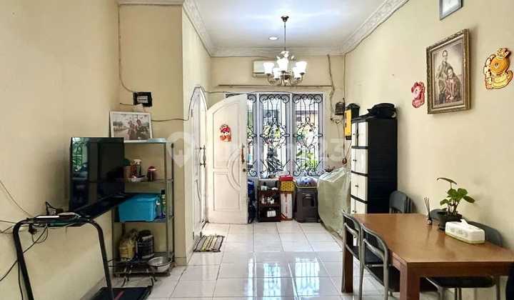 Dijual Rumah Cantik Besar di Srengseng Kembangan 2