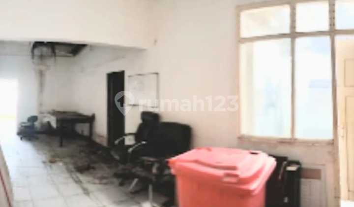 DIJUAL RUMAH TUA HITUNG TUA (Boleh Dibangun Sampai 4 Lantai) MENTENG JAKARTA PUSAT